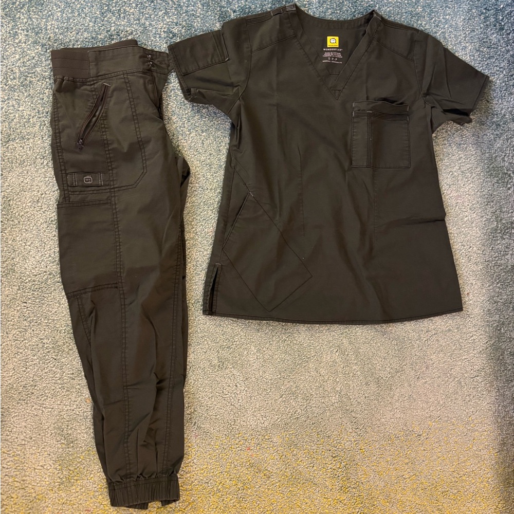 WonderWink olive Scrub Top